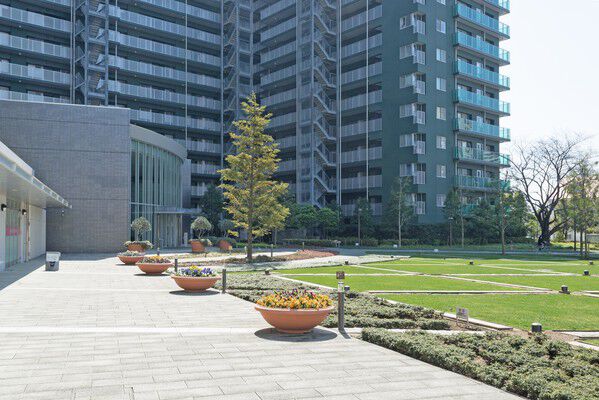 6,600㎡を超える空地の中心に、広さ2,800㎡超のコントラストガーデン。		