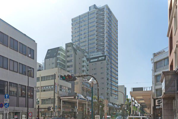 【セレストタワー湘南平塚】地上23階建て。総戸数106戸の高層マンション。		