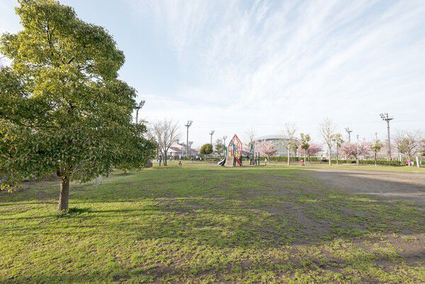 「馬入ふれあい公園」は、約1,700m（徒歩22分）。