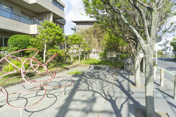 由比ガ浜うめ公園　現地より約20m