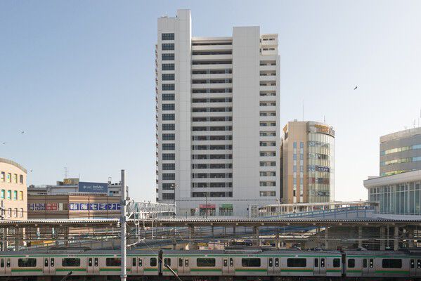 【リストレジデンス辻堂タワー】「辻堂」駅南口に堂々とそびえ立つ高層マンション。		 【リストレジデンス辻堂タワー】「辻堂」駅南口に堂々とそびえ立つ高層マンション。