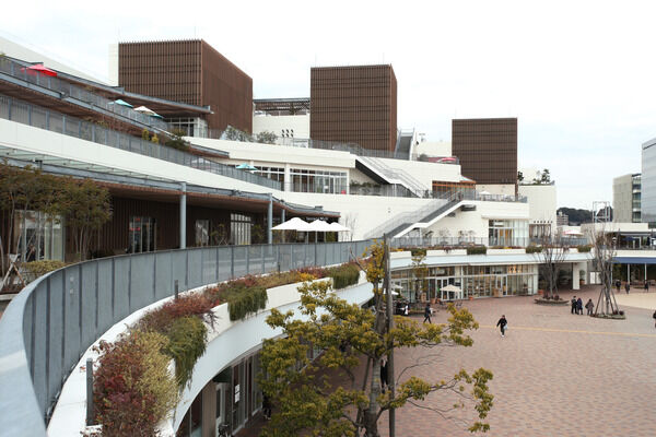 「テラスモール湘南」は、約500m（徒歩7分）。