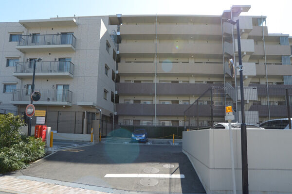 48台駐車できる機械式駐車場が設置されています。