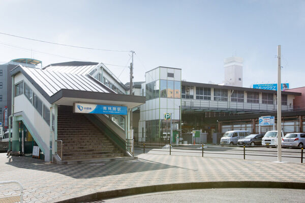 小田急江ノ島線「南林間」駅から徒歩8分。