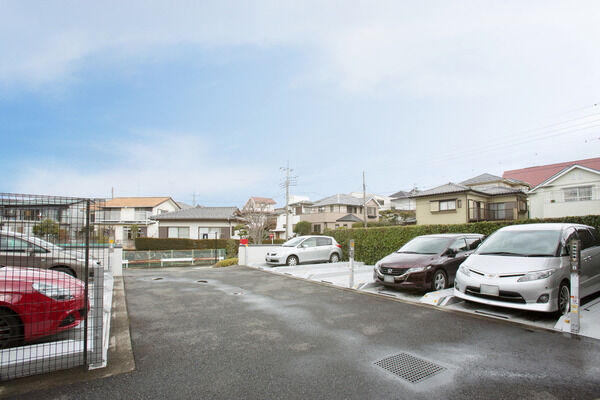 敷地内に全戸分のパーキングスペースをご用意。