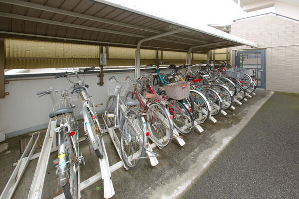 屋根付きの自転車置場を全戸分ご用意。