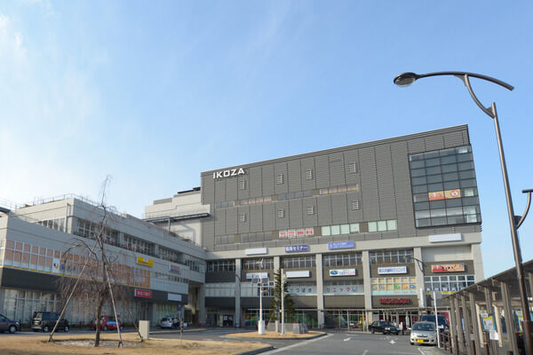 「高座渋谷」駅前には、複合施設「IKOZA」があります。