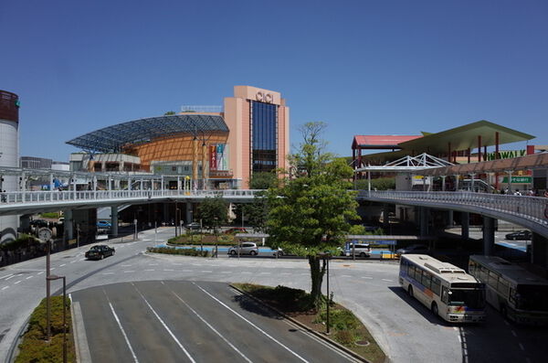 「丸井ファミリー海老名」は、約450m（徒歩6分）。