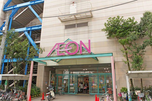 大型ショッピングモール「イオン西大津店」は約550m（徒歩7分）。