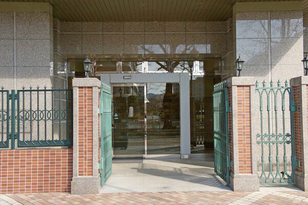 エントランスの向こうに、心安らぐ空間が広がります。		