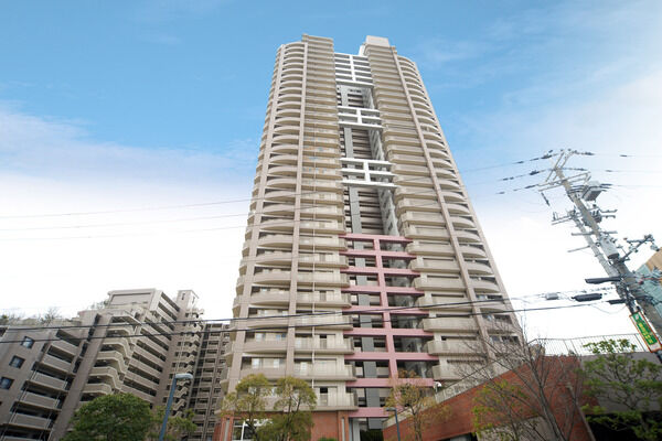 【ローレルスクエア都島プライムタワー】北から望む「ローレルスクエア都島プライムタワー」。