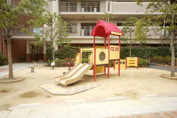 プレイロットを敷地内に設置。 プレイロットを敷地内に設置。