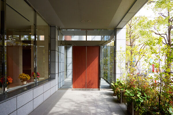 植栽の緑が陰影をつくり、魅力ある都市生活を誘導します。