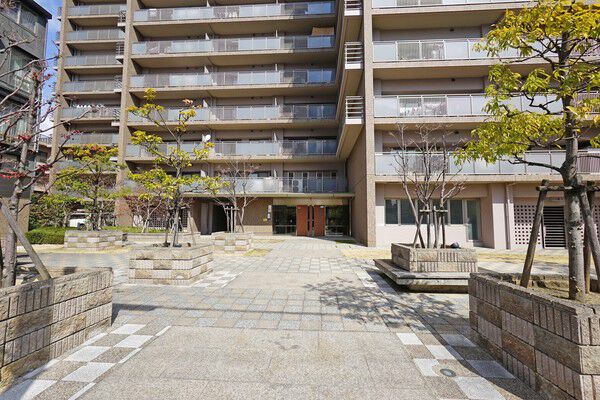 空地率65％以上のゆとり設計は都市生活のコミュニケーションステージとなります。