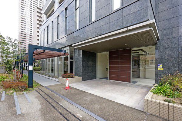 メイン以外に2ヶ所にサブエントランスが設置され、暮らしやすさをより高めています。