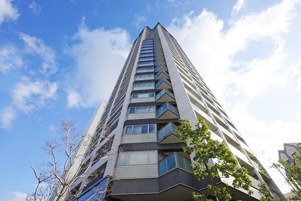 【清水谷ハウス】虚飾を排し、奇をてらわず簡潔さに徹した意匠のコンセプトは、シンプル＆モダンです。