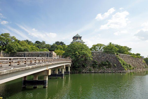 歴史と自然が残る。緑豊かな「大阪城公園」まで約950m（徒歩12分）です。		