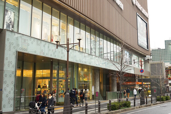 ショッピングに便利な「なんばマルイ」は、約700m(徒歩9分)。 ショッピングに便利な「なんばマルイ」は、約700m(徒歩9分)。