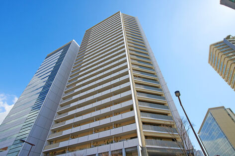 総戸数261戸、地上28階建のタワーレジデンス。		