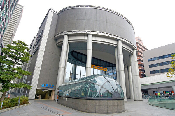 関西本線「難波」駅へは約80m（徒歩1分）。		