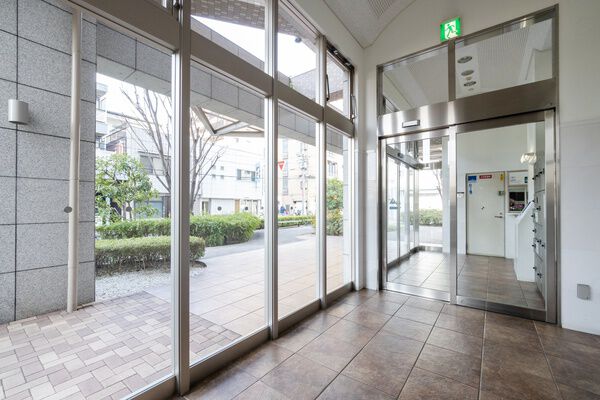 【ロイヤルアーク今福鶴見】エントランス 【ロイヤルアーク今福鶴見】エントランス