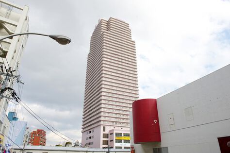 周囲の環境に溶け込むように、ホワイトをベースにした外観デザイン。		