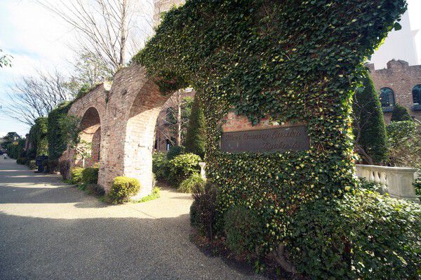 コロシアムや水道橋など、古代ヨーロッパを思わせる風景を表現しました。		 コロシアムや水道橋など、古代ヨーロッパを思わせる風景を表現しました。
