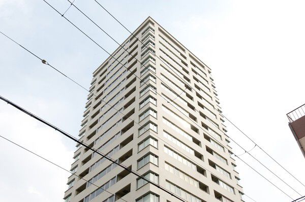 【大阪イーストガーデンズタワー】全ての住戸が、コーナーウィンドウからの光と開放感を存分に享受できる角住戸。		 【大阪イーストガーデンズタワー】全ての住戸が、コーナーウィンドウからの光と開放感を存分に享受できる角住戸。