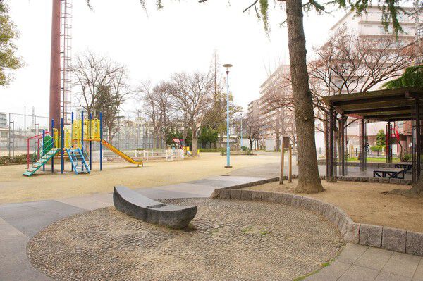 「蒲生公園」まで約480m（徒歩6分）。児童館や保育園なども近くに揃います。		