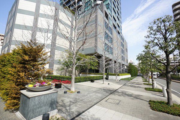 エントランス・エレベーター・各住戸と、三重・四重のセキュリティで守ります。		