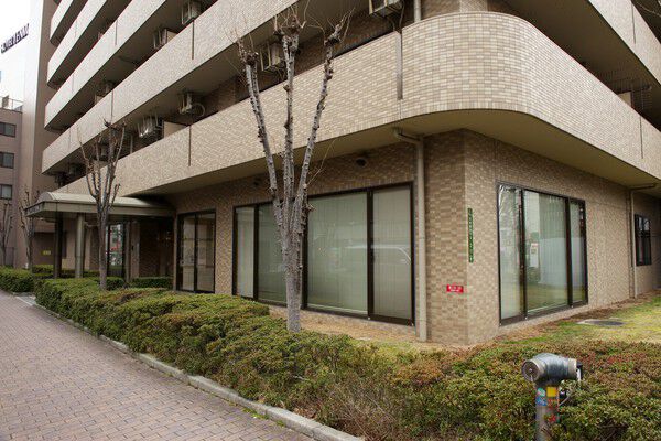 ほのかに丸みを帯びたコーナー部が、街の景観に優しく溶け込みます。		