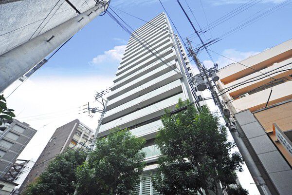 【ロジュマンタワー大阪天満橋】地上21階、総戸数76戸の小規模レジデンス。 【ロジュマンタワー大阪天満橋】地上21階、総戸数76戸の小規模レジデンス。