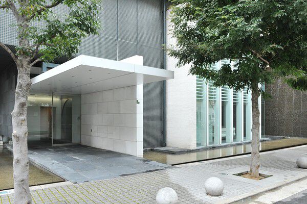 格調高いプライベート空間を予感させるエントランス。		