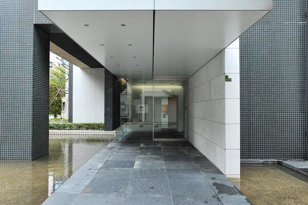 水と光、そして緑が融和する上質な空間へのプロローグ。		