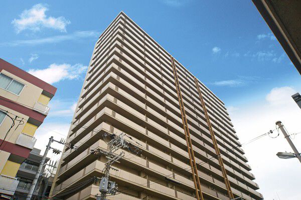 【ファミール扇町アーバンステージ】都市生活を華やかに彩る、ハイグレード感が漂うファサード。		