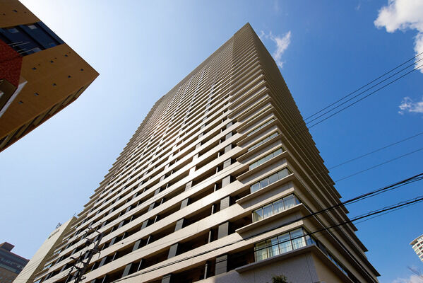 【N4.TOWER】地上34階建て、32・33階にはラウンジ・ビューサルーンが設けられ憩いの空間に。		