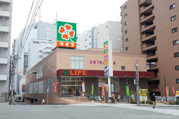 スーパーマーケット「ライフ土佐堀店」まで約600m（徒歩8分）。	