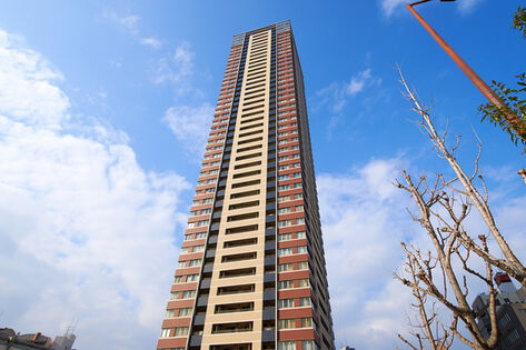 地上44階建て、約143mのタワーマンション。 地上44階建て、約143mのタワーマンション。