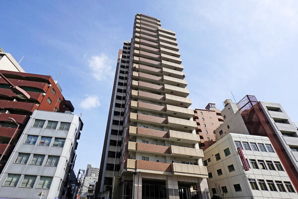 【ロイヤル谷町タワー】地上20階建、総戸数122戸のタワーマンション。		