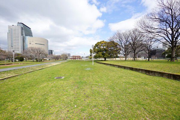 歴史を感じられる「難波宮史跡公園」まで約650m（徒歩9分）。		