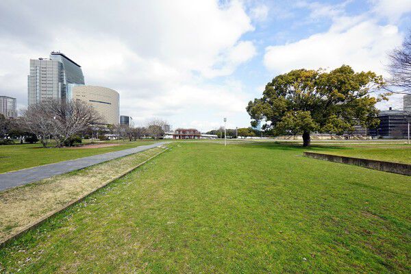 歴史を感じられる「難波宮跡」公園まで約1,300m（徒歩17分）。