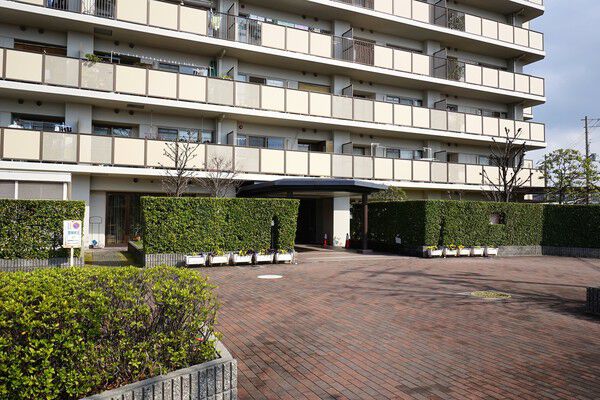 植栽や緑あふれるオープンスペースで、ゆとりのある暮らしを実現。		