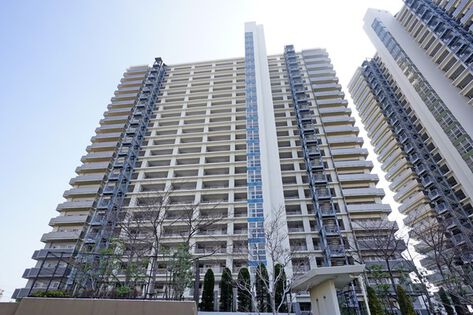 地上23階建のタワーは、圧倒的な存在感を誇るこの地のランドマーク。		