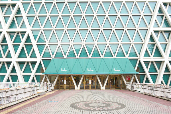 「ピーコックストア千里大丸プラザ」約350m（徒歩5分）。