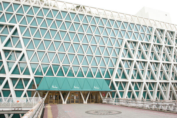 「千里大丸プラザ」は、約360m（徒歩5分）。