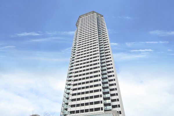 【メロード吹田一番館】南より建物を望む。やわらかな陽光が居住空間を包み込む。