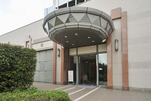 個性的な円形のルーフが印象的なエントランス。