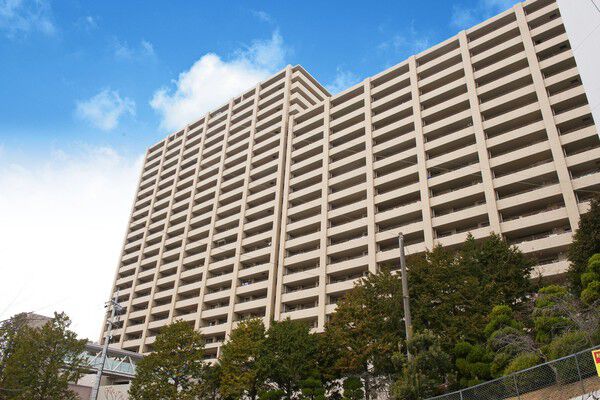 【コスモフォレスタ箕面】採光と通風に配慮し、両面バルコニープランを採用。