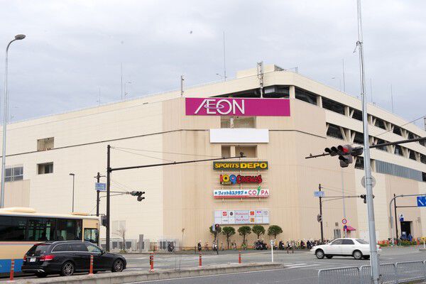 大型ショッピングモール「イオン箕面店」まで約1,520m（徒歩19分）。