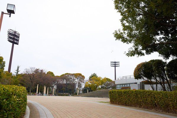 「尼崎市記念公園」は約1,200m（徒歩15分）。		